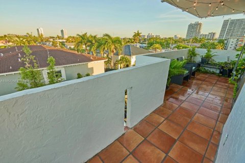 Condominio en venta en North Miami Beach, Florida, 2 dormitorios, 134.71 m2 № 1882429 - foto 27