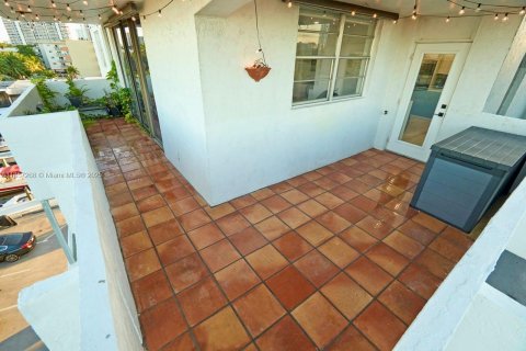 Condominio en venta en North Miami Beach, Florida, 2 dormitorios, 134.71 m2 № 1882429 - foto 23