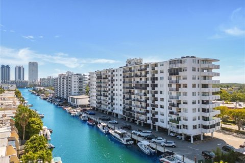 Condominio en venta en North Miami Beach, Florida, 2 dormitorios, 134.71 m2 № 1882429 - foto 29