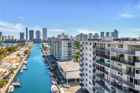 Condominio en venta en North Miami Beach, Florida, 2 dormitorios, 134.71 m2 № 1882429 - foto 30