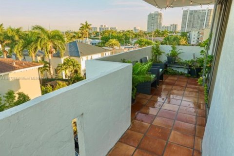 Condominio en venta en North Miami Beach, Florida, 2 dormitorios, 134.71 m2 № 1882429 - foto 26