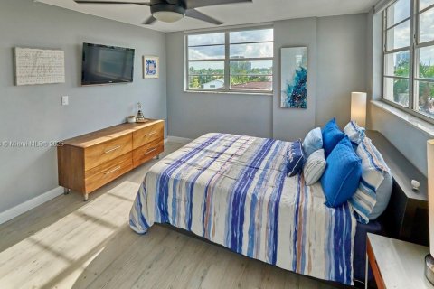 Condominio en venta en North Miami Beach, Florida, 2 dormitorios, 134.71 m2 № 1882429 - foto 15