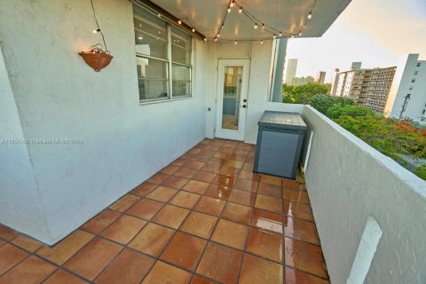 Condominio en venta en North Miami Beach, Florida, 2 dormitorios, 134.71 m2 № 1882429 - foto 25