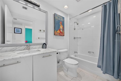 Copropriété à vendre à Fort Myers, Floride: 3 chambres, 152.92 m2 № 2389173 - photo 27