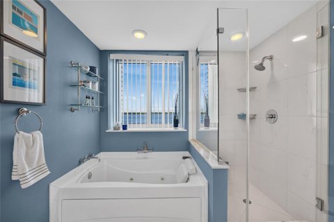 Copropriété à vendre à Fort Myers, Floride: 3 chambres, 152.92 m2 № 2389173 - photo 23