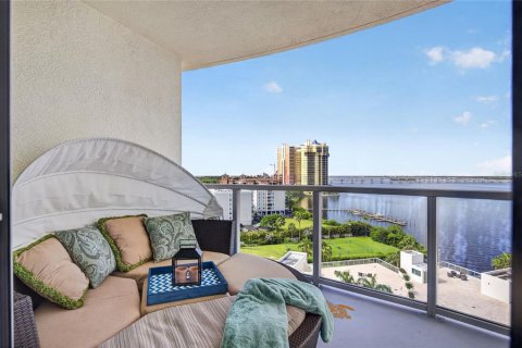 Copropriété à vendre à Fort Myers, Floride: 3 chambres, 152.92 m2 № 2389173 - photo 10