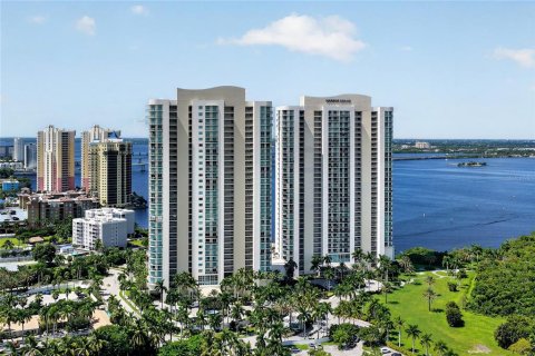 Condo à Fort Myers, Floride, 3 chambres  № 2389173