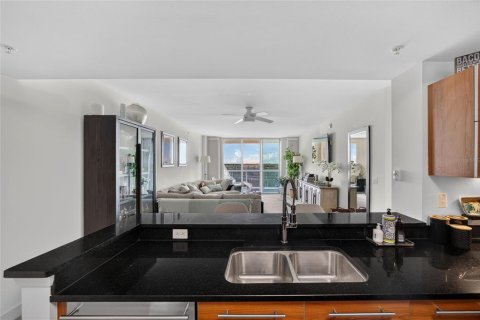 Copropriété à vendre à Fort Myers, Floride: 3 chambres, 152.92 m2 № 2389173 - photo 18