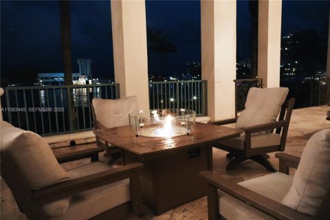 Casa en alquiler en Fort Lauderdale, Florida, 9 dormitorios, 2021.18 m2 № 2035861 - foto 4