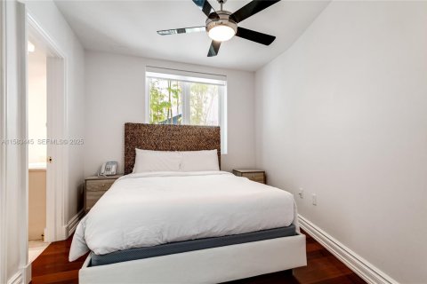 Casa en alquiler en Fort Lauderdale, Florida, 9 dormitorios, 2021.18 m2 № 2035861 - foto 26