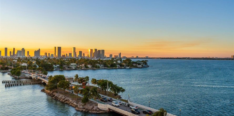 Кондоминиум с 1 спальней в Майами-Бич, Флорида № 1985934