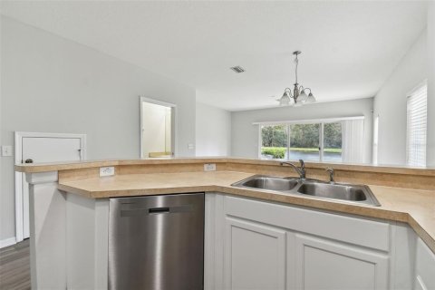 Townhouse in Tampa, Florida 3 bedrooms, 130.99 sq.m. № 1416611 - photo 6