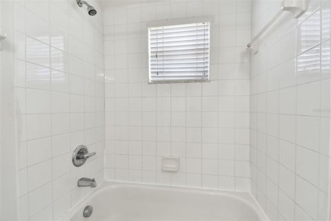 Townhouse in Tampa, Florida 3 bedrooms, 130.99 sq.m. № 1416611 - photo 19