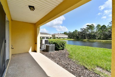 Townhouse in Tampa, Florida 3 bedrooms, 130.99 sq.m. № 1416611 - photo 12