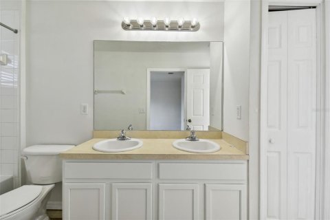 Townhouse in Tampa, Florida 3 bedrooms, 130.99 sq.m. № 1416611 - photo 20