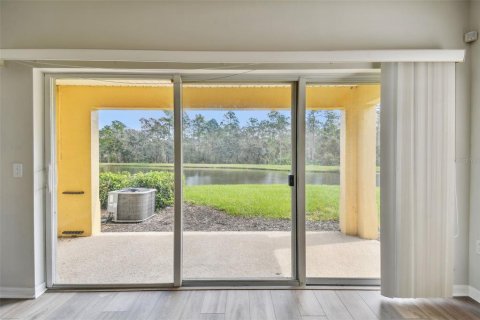 Townhouse in Tampa, Florida 3 bedrooms, 130.99 sq.m. № 1416611 - photo 11