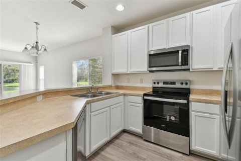 Townhouse in Tampa, Florida 3 bedrooms, 130.99 sq.m. № 1416611 - photo 5