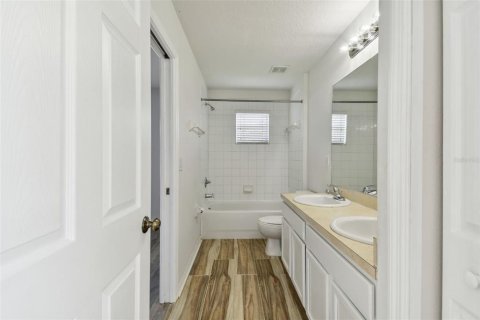 Townhouse in Tampa, Florida 3 bedrooms, 130.99 sq.m. № 1416611 - photo 18