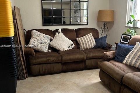Снять в аренду кондоминиум в Майами, Флорида 2 спальни, 83.24м2, № 1941485 - фото 2