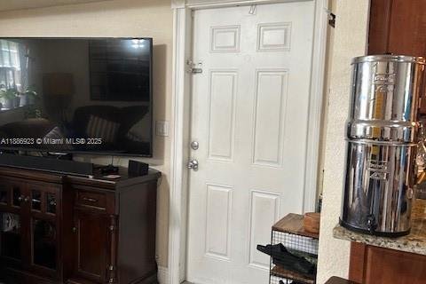 Снять в аренду кондоминиум в Майами, Флорида 2 спальни, 83.24м2, № 1941485 - фото 4