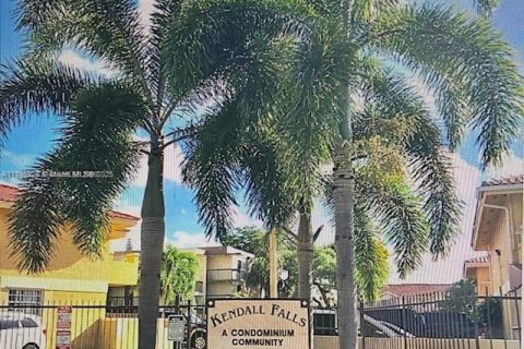 Снять в аренду кондоминиум в Майами, Флорида 2 спальни, 83.24м2, № 1941485 - фото 1