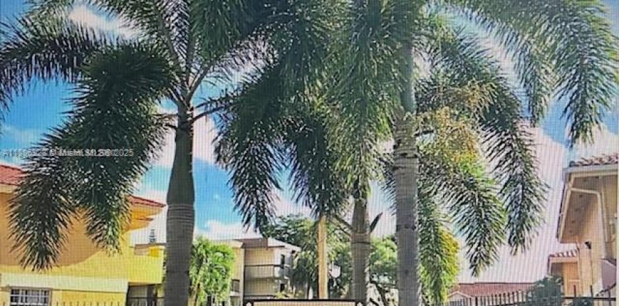 Кондоминиум с 2 спальнями в Майами, Флорида № 1941485