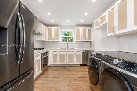 Casa en venta en Miami Beach, Florida, 4 dormitorios, 142.88 m2 № 2261012 - foto 7