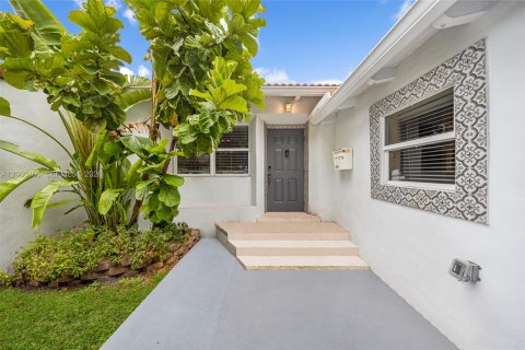 Casa en Miami Beach, Florida 4 dormitorios, 142.88 m2 № 2261012