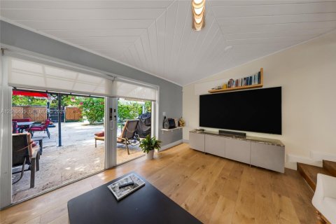 Casa en venta en Miami Beach, Florida, 4 dormitorios, 142.88 m2 № 2261012 - foto 3