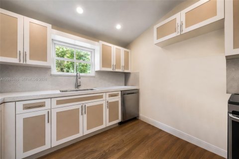 Casa en venta en Miami Beach, Florida, 4 dormitorios, 142.88 m2 № 2261012 - foto 8