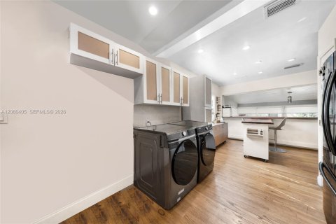 Casa en venta en Miami Beach, Florida, 4 dormitorios, 142.88 m2 № 2261012 - foto 11