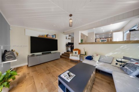 Casa en venta en Miami Beach, Florida, 4 dormitorios, 142.88 m2 № 2261012 - foto 2
