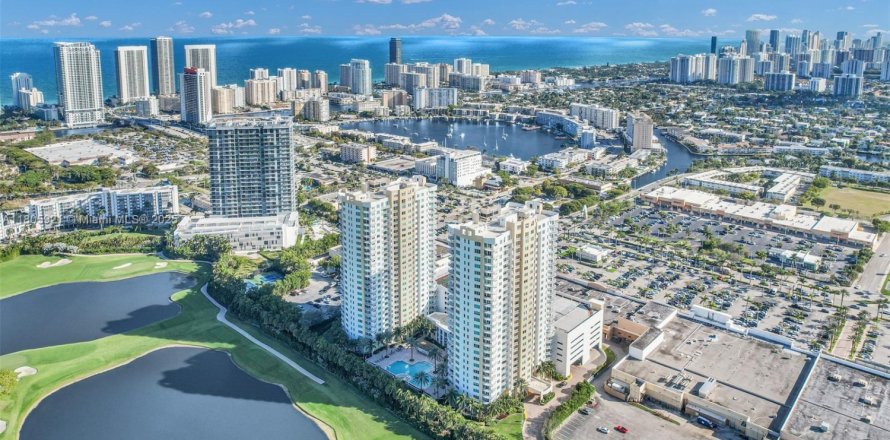 Condo à Hallandale Beach, Floride, 2 chambres № 1864471