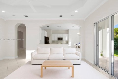 Casa en venta en Miami Lakes, Florida, 5 dormitorios, 319.03 m2 № 1973968 - foto 19