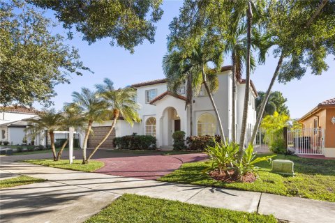 Casa en venta en Miami Lakes, Florida, 5 dormitorios, 319.03 m2 № 1973968 - foto 1