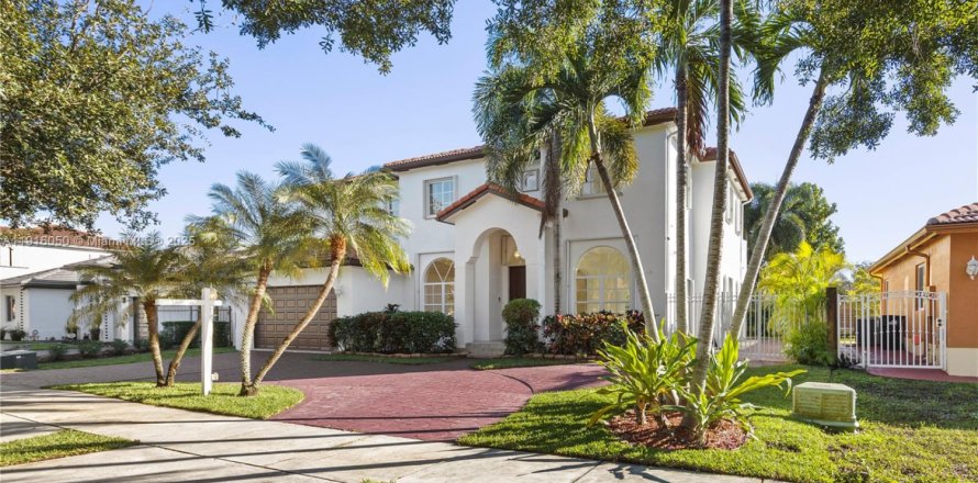 Casa en Miami Lakes, Florida 5 dormitorios, 319.03 m2 № 1973968