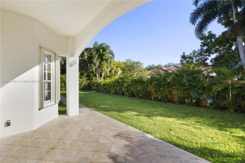 Casa en venta en Miami Lakes, Florida, 5 dormitorios, 319.03 m2 № 1973968 - foto 20