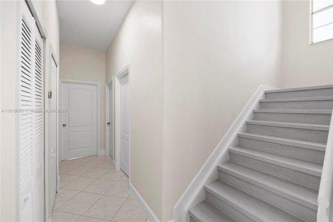 Casa en venta en Miami Lakes, Florida, 5 dormitorios, 319.03 m2 № 1973968 - foto 23