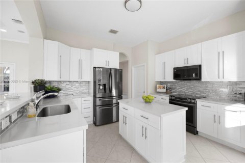 Casa en venta en Miami Lakes, Florida, 5 dormitorios, 319.03 m2 № 1973968 - foto 14