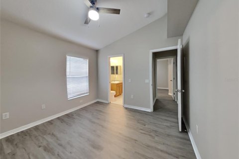 Villa ou maison à louer à Gibsonton, Floride: 4 chambres, 167.97 m2 № 2117711 - photo 16