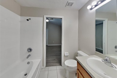 Villa ou maison à louer à Gibsonton, Floride: 4 chambres, 167.97 m2 № 2117711 - photo 19