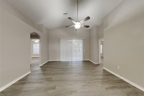 Villa ou maison à louer à Gibsonton, Floride: 4 chambres, 167.97 m2 № 2117711 - photo 2