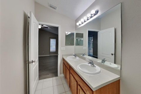 Villa ou maison à louer à Gibsonton, Floride: 4 chambres, 167.97 m2 № 2117711 - photo 12