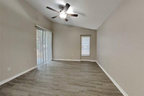 Villa ou maison à louer à Gibsonton, Floride: 4 chambres, 167.97 m2 № 2117711 - photo 8
