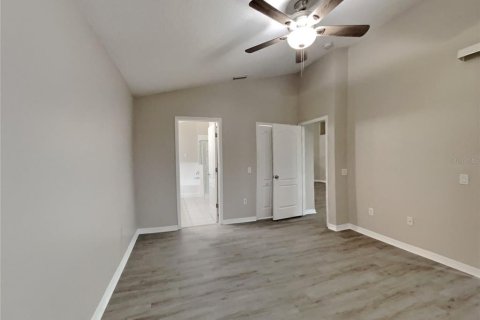 Villa ou maison à louer à Gibsonton, Floride: 4 chambres, 167.97 m2 № 2117711 - photo 10