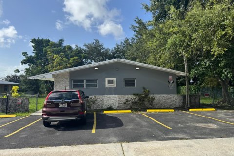 Propiedad comercial en venta en Miami, Florida, 295.89 m2 № 1993219 - foto 1