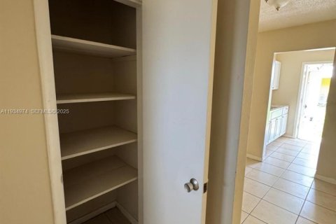 Propiedad comercial en venta en Miami, Florida, 295.89 m2 № 1993219 - foto 23