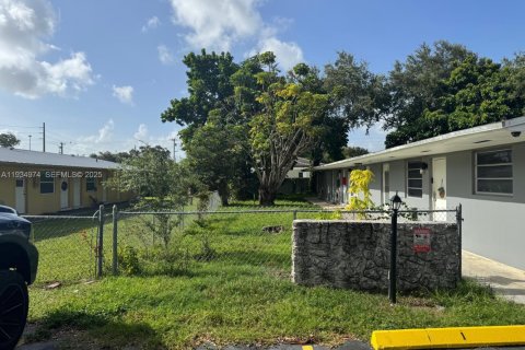 Propiedad comercial en venta en Miami, Florida, 295.89 m2 № 1993219 - foto 8