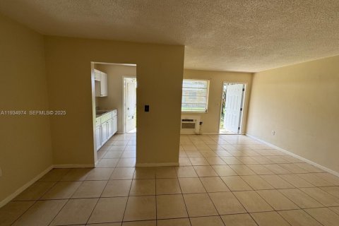 Propiedad comercial en venta en Miami, Florida, 295.89 m2 № 1993219 - foto 26
