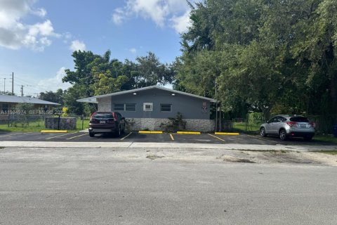 Propiedad comercial en venta en Miami, Florida, 295.89 m2 № 1993219 - foto 6